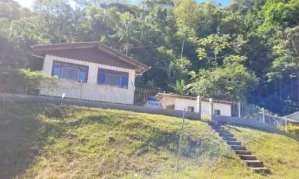 CASA DE 140M² COM TERRENO AMPLO COM ÁREA TOTAL 722,75m² NO BAIRRO SÃO ROQUE, ITAJAÍ/SC