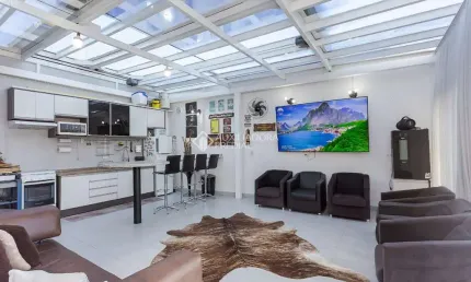Casa com 3 quartos à venda na Rua Gabirobas, 32, Uberaba, Curitiba, 220 m2 por R$ 1.090.000