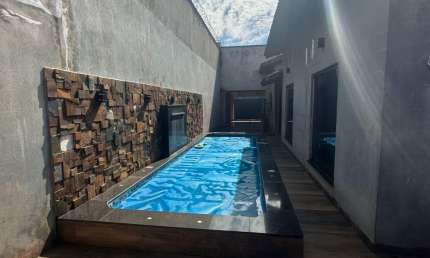 Linda Casa completa com piscina no Bairro Flamboyant 2