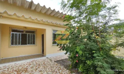 CASA TÉRREO, com área externa, BANGU, Próximo ao PARQUE LEOPOLDINA