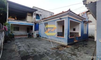 Duas Casas e uma Kitnet em Padre Miguel, próximo à Estrada do Realengo