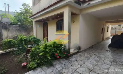 Duplex 3 quartos com suíte, Bosque Viegas, em frente à Praça