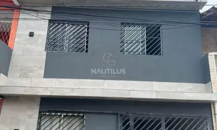 CASA 2/4 SENDO 1 SUÍTE,  3 ANDARES E 1 VAGA DE GARAGEM.