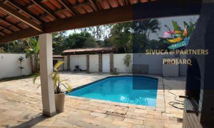 VENDO EXCELENTE CASA EM CONDOMÍNIO COM 5 quartos  (3 SUÍTES)