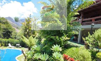ITAIPAVA - ARARAS - Linda casa em condomínio de alto padrão à venda com 4 quartos (2 suítes)