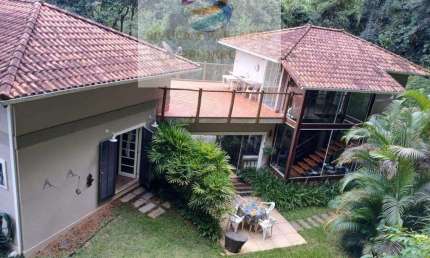 ITAIPAVA - Linda Casa em condomínio com excelente localização - 4 quartos (2 suítes)