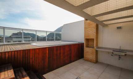 Cobertura duplex 2 quartos com suíte, varanda, terraço com piscina e churrasqueira,  3 vagas de garagem em Ilha Pura na Barra da Tijuca