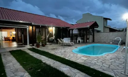 CASA Á 100 METROS DO MAR NA MEIA PRAIA EM NAVEGANTES/SC