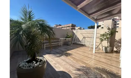 Cobertura 2 dormitórios, no jardim botânico, na dona inocência, 2 banheiros, 1 vaga, terraço, churrasqueira, 123m² privativos, 500 metros do hospital da pucrs. por r$ 450.000,00.