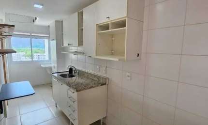 3 quartos com varanda gourmet, suíte e banheiro de serviço.