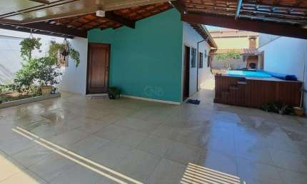 CASA A VENDA / TÉRREA / 3 QUARTOS / PISCINA/ CHURRASQUEIRA / 122M2 /JD. CAXAMBU