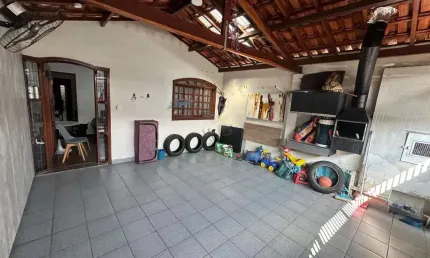 Casa c/ 3 Quartos 1 suíte 2 banheiros e churrasqueira à Venda, 100m² Jd. Morumbi