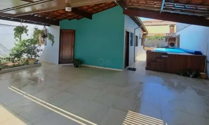 CASA A VENDA / TÉRREA / 3 QUARTOS / PISCINA/ CHURRASQUEIRA / 122M2 /JD. CAXAMBU