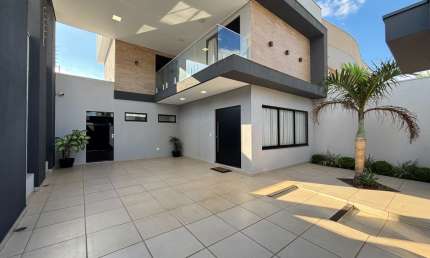 Casa sobrado com 03 quartos em Santa Bárbara d'Oeste