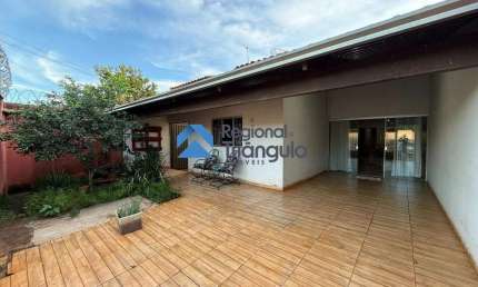 Casa com 4 quartos à venda na Rua Divinópolis, Residencial Morada do Sol, Itumbiara