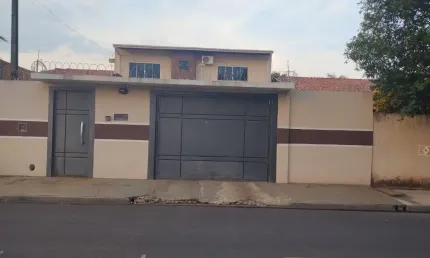 Casa com 4 quartos à venda no Jardim Paranapunga, Três Lagoas 