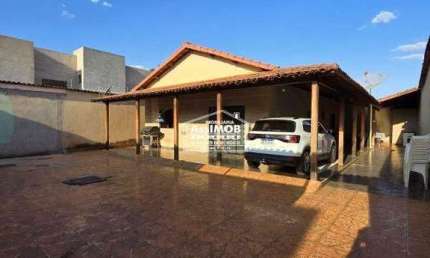 Casa ampla a venda com 3 Quartos (1 Suíte com Closet) no Paracatuzinho