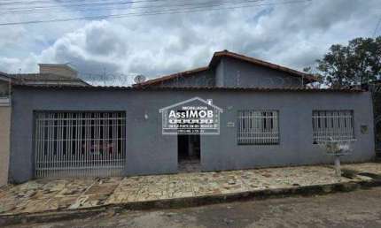 Casa a venda, 3 quarroa, 1 suite, construção 160m², jardim serrano, Paracatu-MG