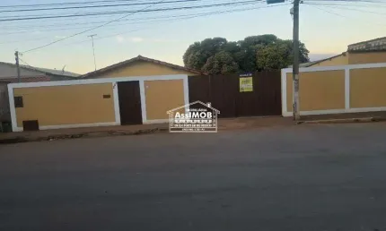 Casa para locação na Rua Cristiano Costa Bezerra, 235 - Vila Alvorada, PARACATU- MG