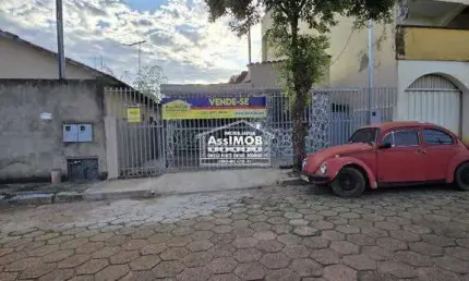 Casa venda com 4 quartos, garagem, quintal, forro de gesso, escriturada para financiamento, PARACATU- MG