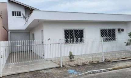 Parcele direto com o proprietário! Casa AVERBADA de 2 dormitórrios c/ edícula 180m² Neg. facilitada