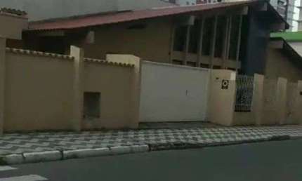 Casa de 160m² c/ 5 dormitórios e mezanino residencial e comercial no Centro em importante avenida