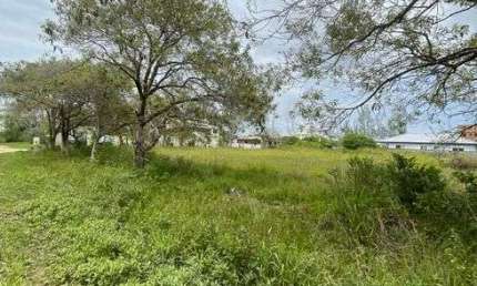 Terreno a 50m do mar! Beira Mar com 480m² privativos escriturado. Av principal com acesso a praia