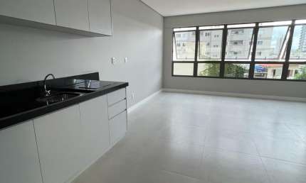 Loft novo c/ taxas inclusas Cozinha projetada e fogão Centro Proximo Univali