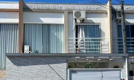 Lindo Sobrado 2 suites c/ cozinha completa e área gourmet atras Sala para comercial São Vicente