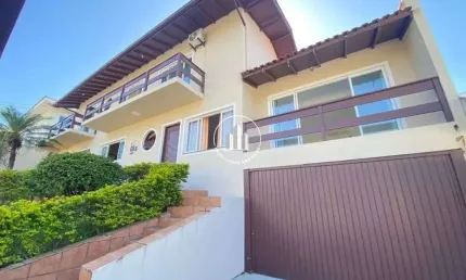 Casa 4 Quartos com 1 Suíte e 242m² - Barreiros - EST