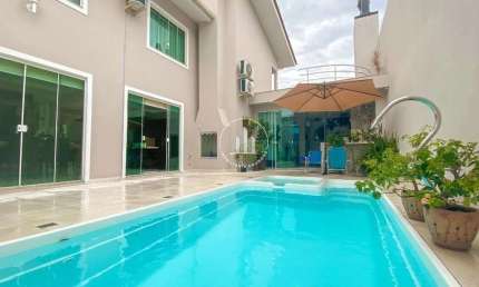 Casa com 4 Quartos e 4 banheiros à Venda, 290 m² por R$ 1.645.000