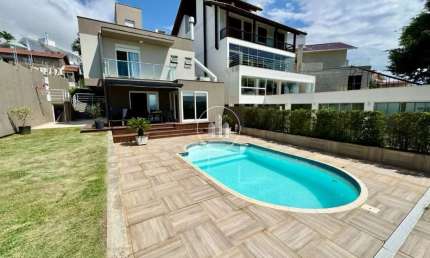 Casa 269m² com 3 Quartos e Suítes em Itaguaçu - EST