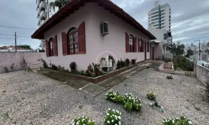 Casa com 4 quartos à venda na Rua Santo Antônio, 1, Barreiros, São José