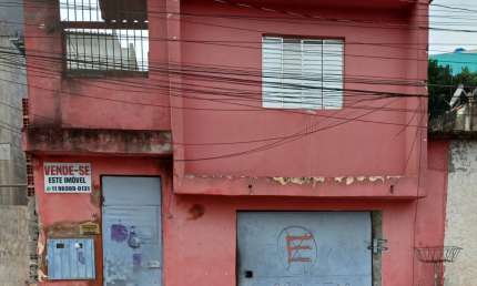 Casa com Edícula Próximo ao Terminal de Ônibus de Poá
