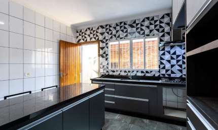 Sobrado para venda com 3 quartos, sendo 1 suíte, 95m²