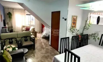 SOBRADO À VENDA, COM 140 M² COM 4 DORMS, SENDO 2 SUÍTES, AMPLA ÁREA EXTERNA, 2 VAGAS DE GARAGEM - J