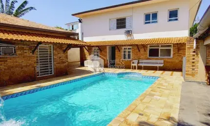 Sobrado à venda, 710m² com 4 dorm sendo 2 suítes, 8 vagas, casa com edícula, piscina com cascata e
