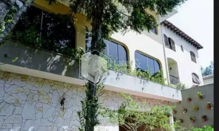 SOBRADO À VENDA COM 488 M², 4 SUÍTES, MÓVEIS PLANEJADOS, ESCRITÓRIO,  8 VAGAS E TERRAÇO GOURMET - J