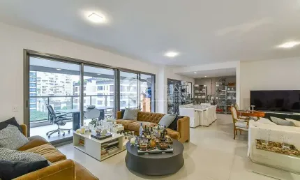 Apartamento tipo para venda em Campo Belo com 3 quartos, sendo 3 suítes, 186m²