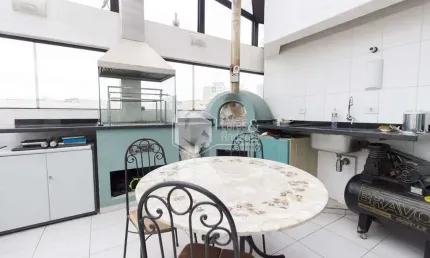 Cobertura à venda,198 m²  3 Quartos,  4 banheiros e 3 vagas de  garagem com área externa com churra