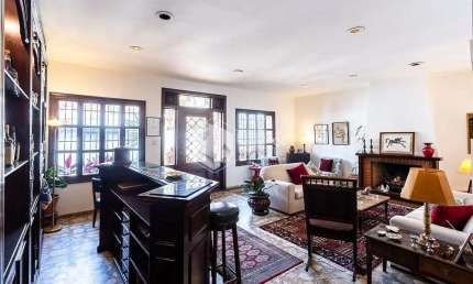 Casa tipo para venda com 3 quartos, sendo 1 suíte, 250m²