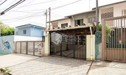Casa tipo para venda com 4 quartos, sendo 1 suíte, 236m²