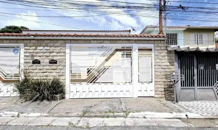 Casa tipo para venda com 4 quartos, sendo 1 suíte, 172m²