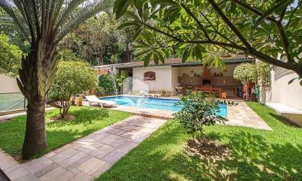 Casa tipo para venda com 4 quartos, sendo 2 suítes, 560m²