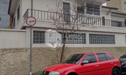 Sobrado à venda, 180 m² de area construida, sendo  3 dormitorios com 1 suite 4 vagas de garagem , B