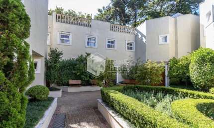 Casa em condomínio para venda com 4 quartos, sendo 4 suítes, 550m²