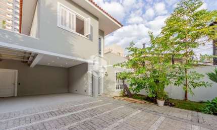 Casa tipo para venda com 3 quartos, sendo 2 suítes, 300m²