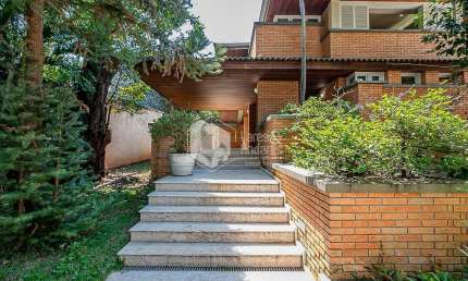 Casa tipo para venda com 4 quartos, sendo 4 suítes, 1,023m²