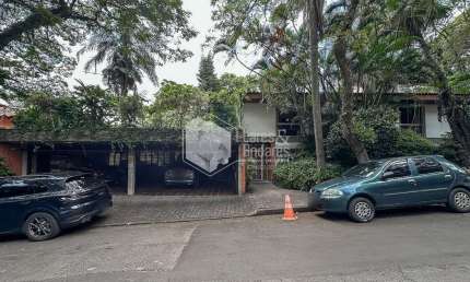 Casa tipo para venda com 4 quartos, sendo 1 suíte, 490m²