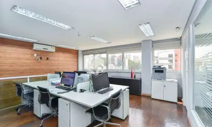 Conjunto comercial para venda e locação em Vila Andrade, 140m²